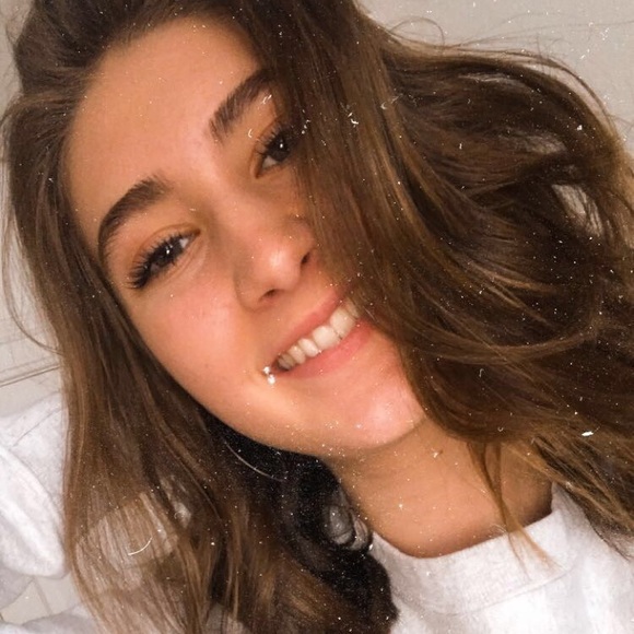 Meet your Posher, Naomi - Picture 2 of 3